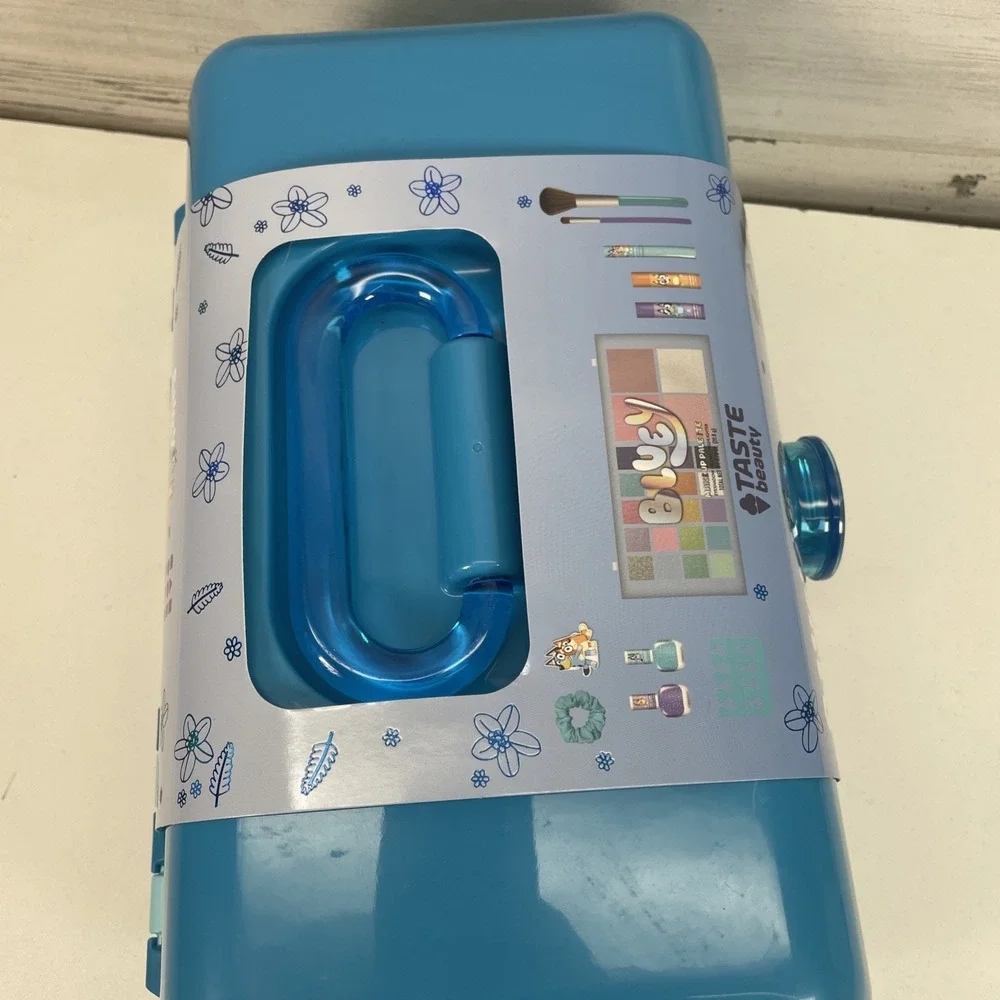 NEW Bluey X Caboodles Makeup Beauty Organizer Kit Carrying Case - 12 Piece‎ Set